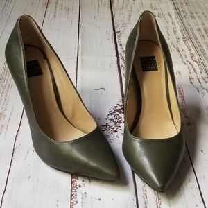 WHBM White House Black Market Olivia Leather Heels Pumps Shoes Sandals